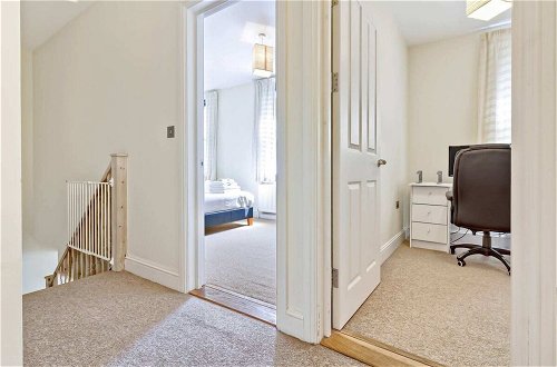 Photo 28 - Stylish and Bright 3 Bedroom Duplex in North London