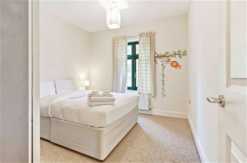 Photo 3 - Stylish and Bright 3 Bedroom Duplex in North London