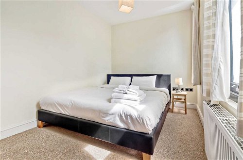 Photo 2 - Stylish and Bright 3 Bedroom Duplex in North London