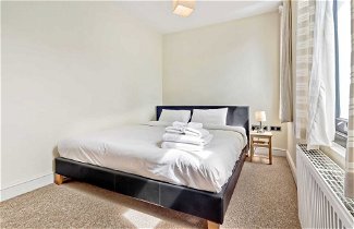 Photo 2 - Stylish and Bright 3 Bedroom Duplex in North London