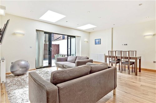 Photo 19 - Stylish and Bright 3 Bedroom Duplex in North London