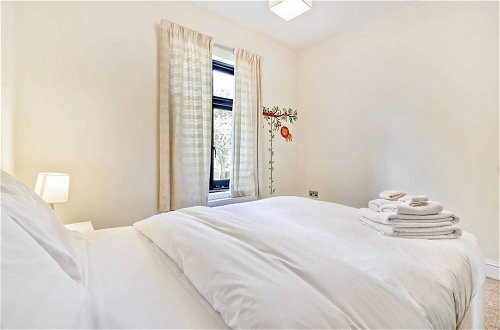 Photo 4 - Stylish and Bright 3 Bedroom Duplex in North London
