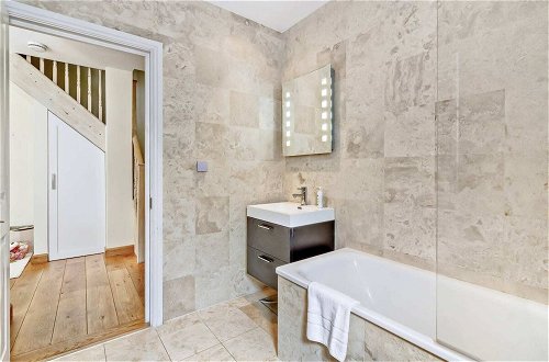 Photo 23 - Stylish and Bright 3 Bedroom Duplex in North London