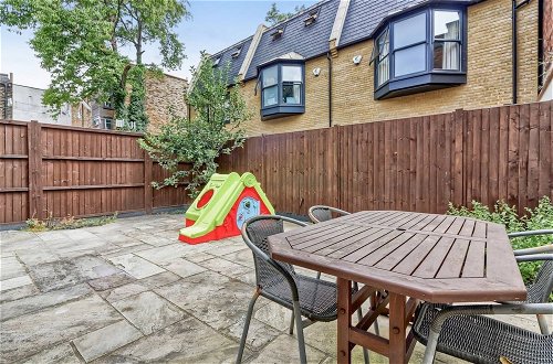 Photo 21 - Stylish and Bright 3 Bedroom Duplex in North London