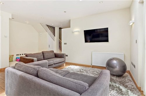 Photo 18 - Stylish and Bright 3 Bedroom Duplex in North London