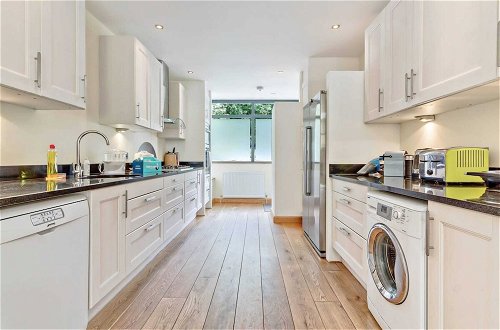 Photo 16 - Stylish and Bright 3 Bedroom Duplex in North London