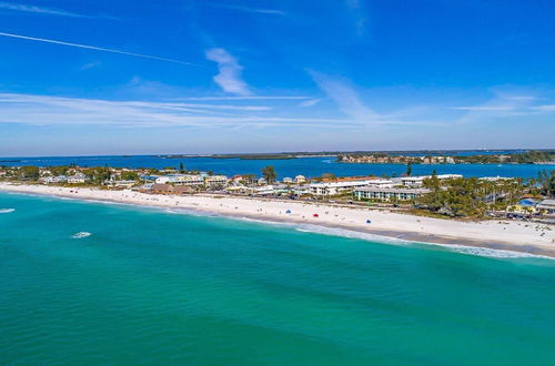 Foto 42 - Gulf Breeze Ami-2bd-2ba-condo-private Beach Access-heater Pool-water Views From Every Window