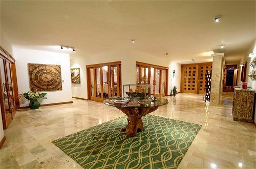 Photo 7 - Luxurious 5-bdr Villa at Casa de Campo With Pool Jacuzzi Games Hibachi Staff
