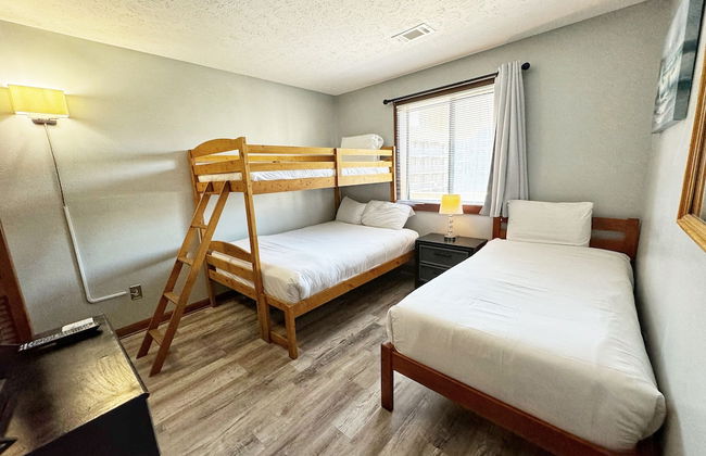 Spacious Modern Condo - 1st Floor - One Block to the Beach - Foto 2