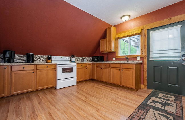 Cottage at Slope's Edge - Photo 13