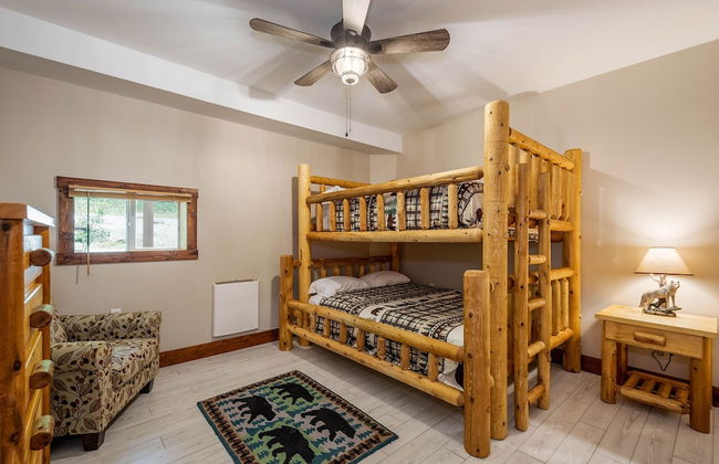 Cottage at Slope's Edge - Photo 6