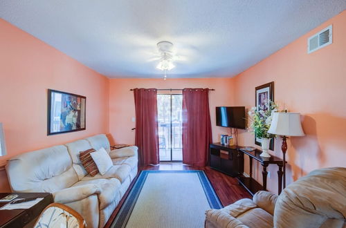 Foto 8 - Charming Condo Walking Distance to Beach With two Pools in Gulf Shores