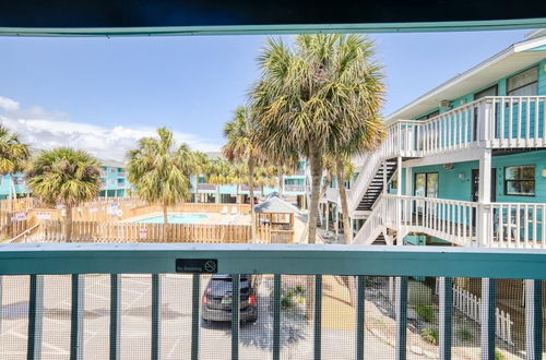 Foto 16 - Charming Condo Walking Distance to Beach With two Pools in Gulf Shores