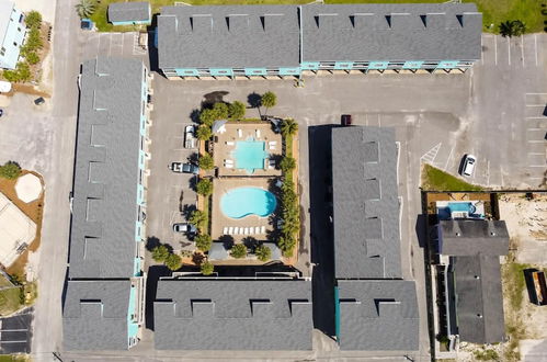 Foto 5 - Charming Condo Walking Distance to Beach With two Pools in Gulf Shores