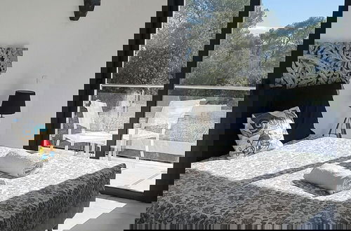 Foto 10 - Architectural Villa With Swimming Pool