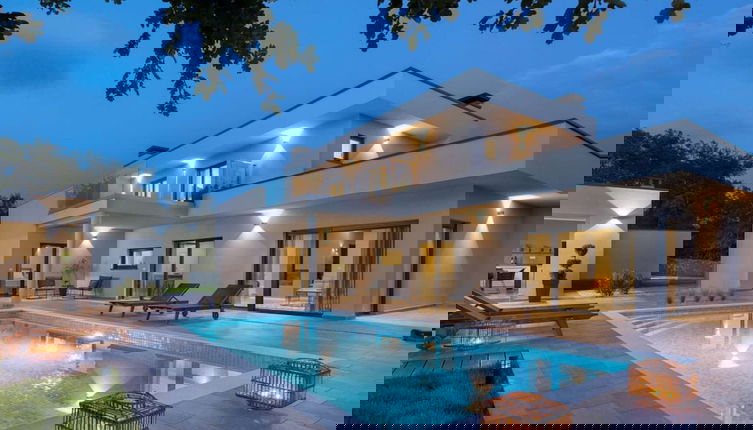 Foto 1 - Tasteful Villa in Labin With Private Outdoor Pool