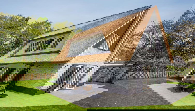 Foto 1 - New Thatched Villa Near the Beach