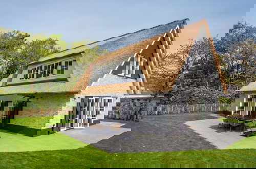 Foto 1 - New Thatched Villa Near the Beach