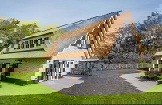 Foto 1 - New Thatched Villa Near the Beach