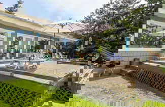 Foto 2 - Comfy Coastal Cottage by Avantstay Mountain View