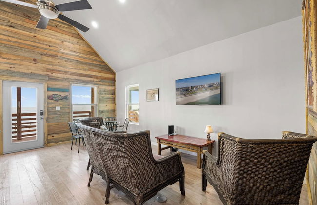 Waterfront Escape w/ Views Shared Pool & Boat Dock Orange Crush by Avantstay - Foto 8