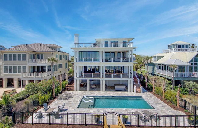 710 Ocean Boulevard Avantstay Oceanfront, Private Pool + Rooftop Deck - Photo 1