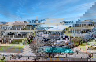 Foto 1 - 710 Ocean Boulevard Avantstay Oceanfront, Private Pool + Rooftop Deck