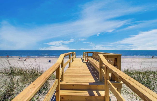 710 Ocean Boulevard Avantstay Oceanfront, Private Pool + Rooftop Deck - Photo 42