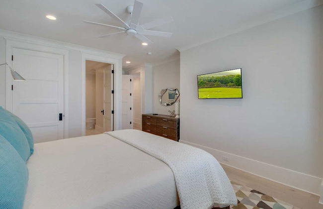 710 Ocean Boulevard Avantstay Oceanfront, Private Pool + Rooftop Deck - Photo 9