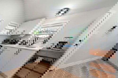 Photo 5 - Chic Studio Walkable to Soco!