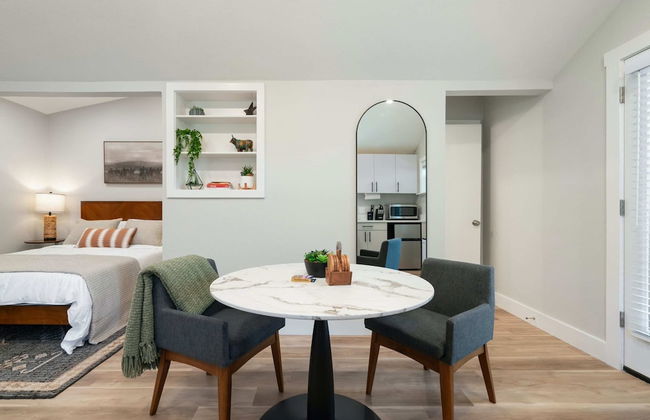 Chic Studio Walkable to Soco! - Foto 10