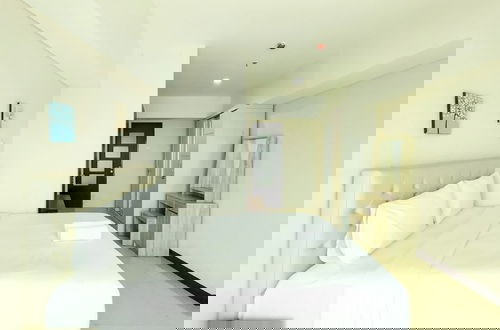 Foto 3 - Spacious Combine 2Br At Tamansari La Grande Apartment