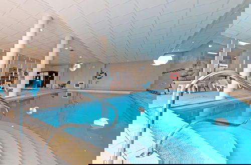 Foto 11 - Apartment With Indoor Pool and sea View