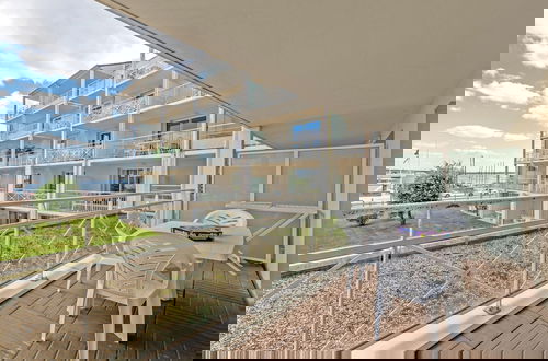Foto 1 - Apartment With Indoor Pool and sea View