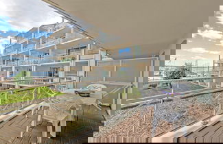 Foto 1 - Apartment With Indoor Pool and sea View