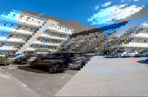 Foto 17 - Apartment With Indoor Pool and sea View