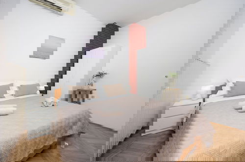Foto 4 - Double bed Room With Private Bathroom and Balcony