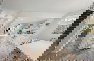 Foto 1 - Vitamin Sea Retreat A Dream! Highly Walkable!