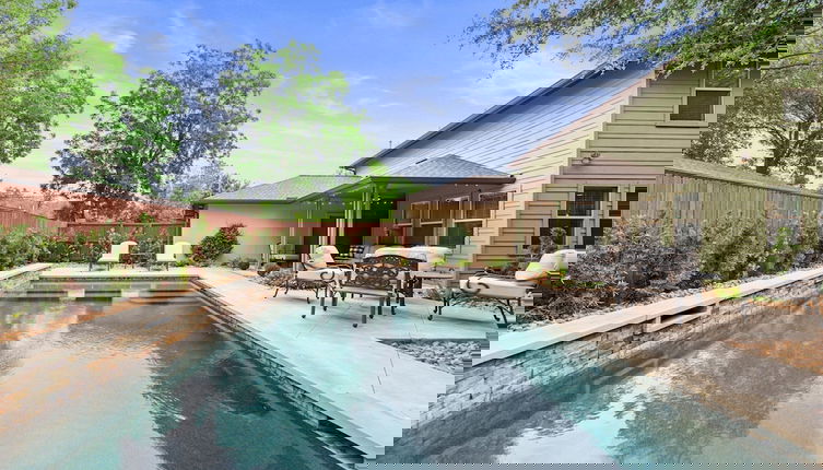 Foto 1 - Large South Austin Home with a Pool
