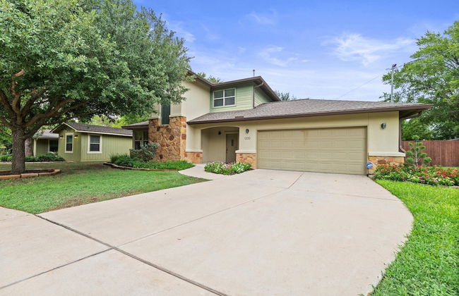 Large South Austin Home with a Pool - Photo 28
