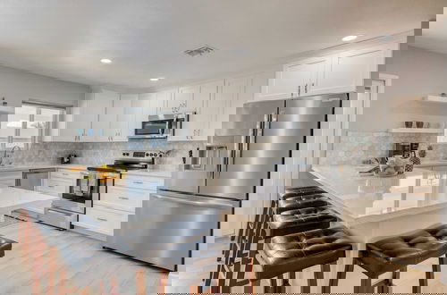 Photo 10 - Putters Paradise by Avantstay Central Location + Private Pool