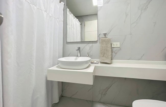Urban Retreat Elegant Modern Apartment With Balcony in Villa del Parque - Foto 18