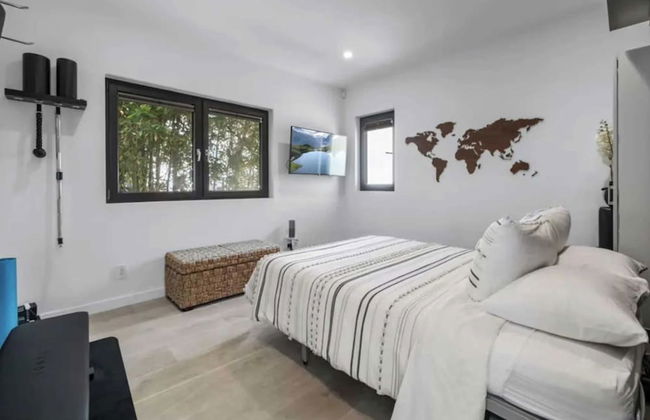 Steps to Beach+shops, Oceanview, Hot Tub+firepit Moonlight Modern by Avantstay - Foto 32