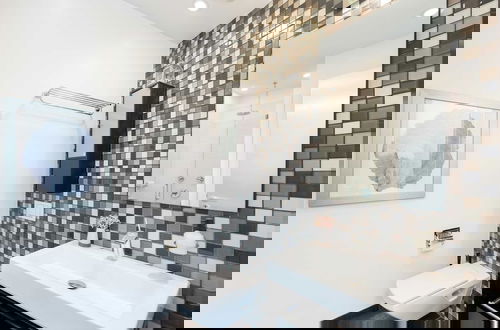 Foto 34 - Moonlight Modern by Avantstay Spectacular Beach/ocean Views Footsteps From Beach and Shops!