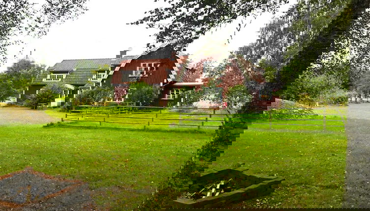 Foto 1 - 6 Person Holiday Home in Sollebrunn