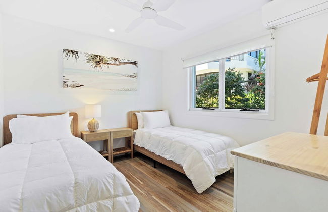 Albatross Beachfront 3 Bedroom Apartment - Photo 3