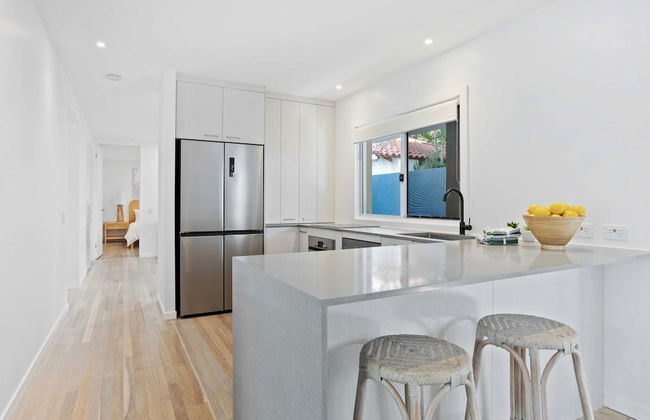 Albatross Beachfront 3 Bedroom Apartment - Photo 8