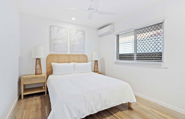 Albatross Beachfront 3 Bedroom Apartment - Photo 2
