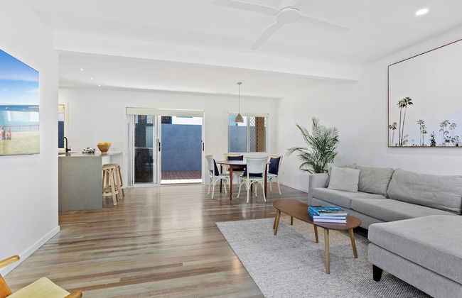 Albatross Beachfront 3 Bedroom Apartment - Photo 14