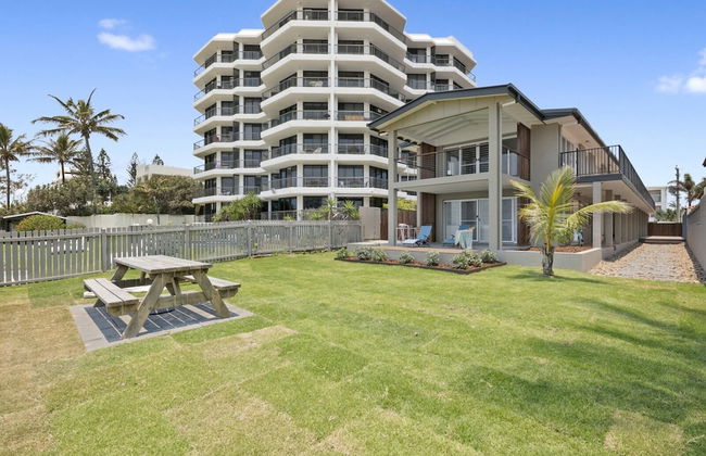 Albatross Beachfront 3 Bedroom Apartment - Photo 32